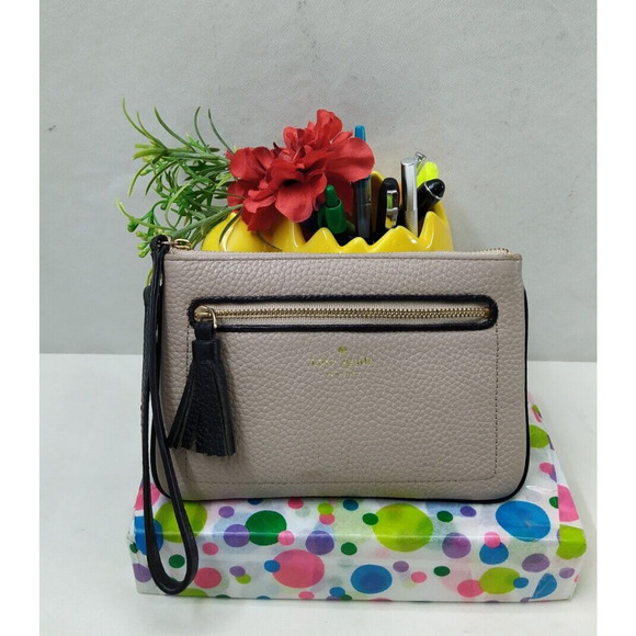 Kate Spade Beige Pebbled Leather Zipper Closure Credit Card Wristlet Coin Wallet - Picture 1 of 12